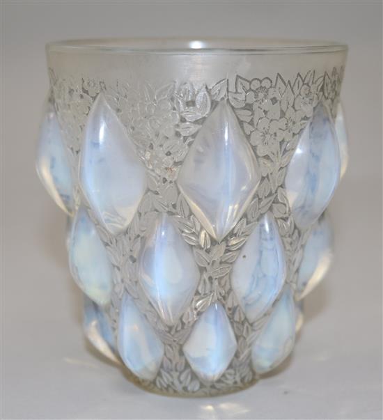 A René Lalique Rampillon opalescent glass vase, 12.5cm